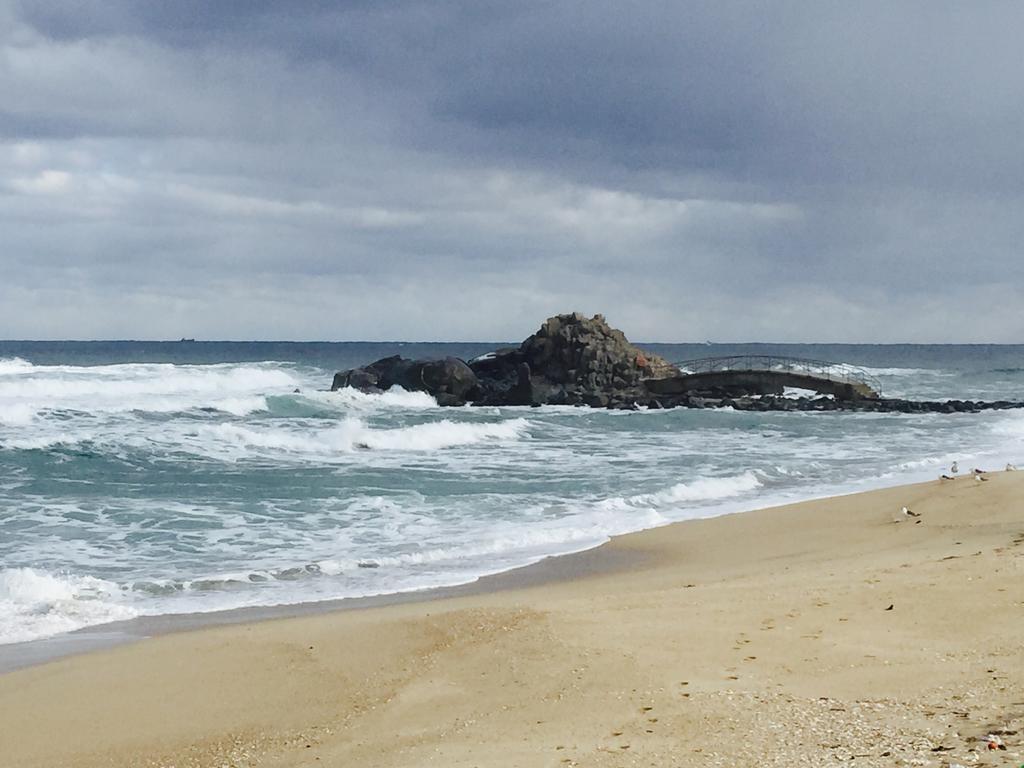 Gangneung Sea View Pension Екстериор снимка